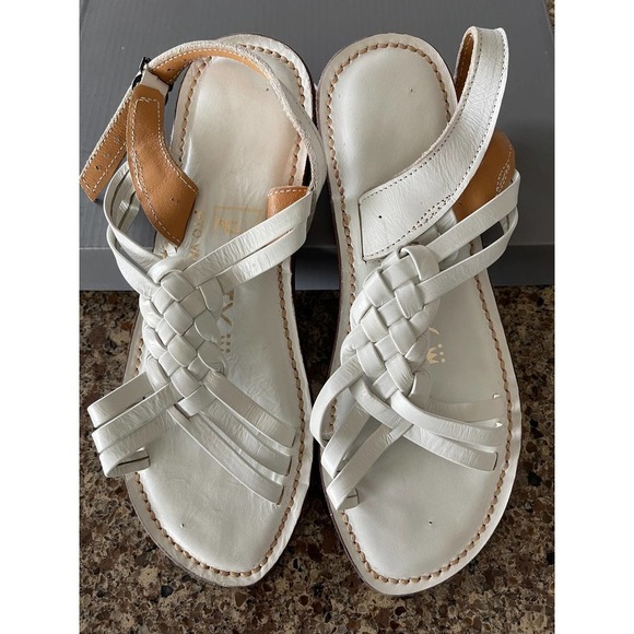 WHITE LEATHER SANDALS VINTAGE | SIZE: 6/7 - Picture 4 of 4